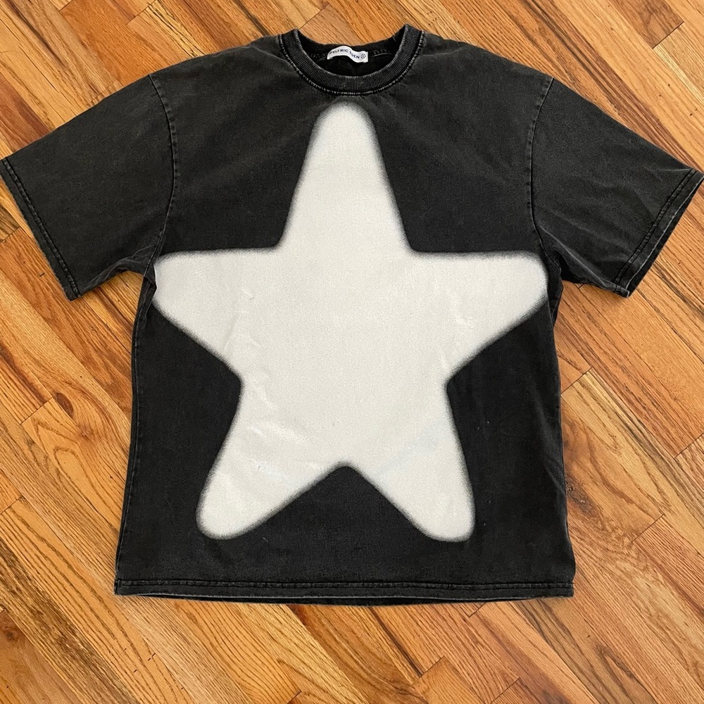 EUC ⭐️ Aelfric Eden star ⭐️ t shirt